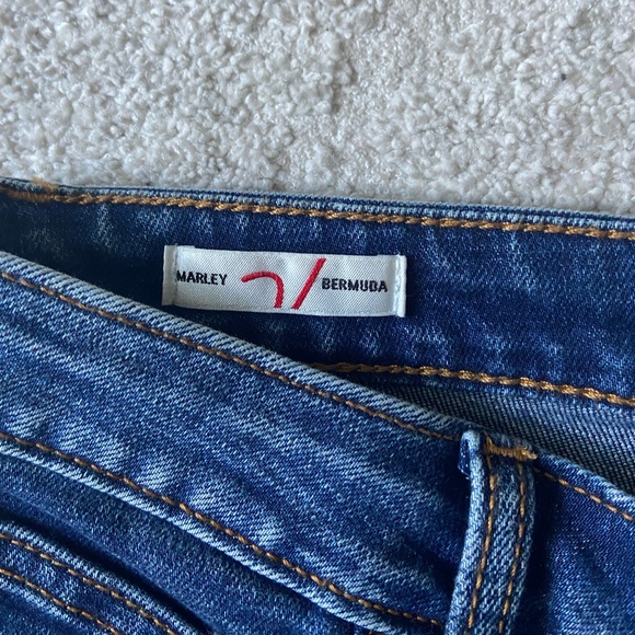 Vigoss // Marley Bermuda Denim Short // Size 27 - Picture 5 of 10